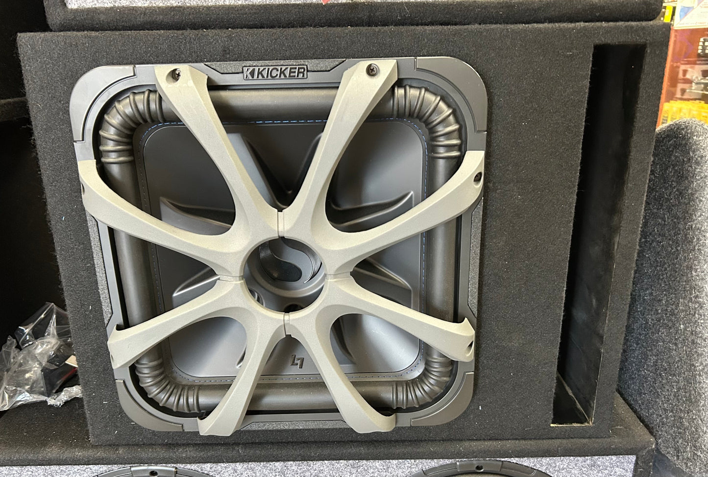 Kicker 15" Solo-Baric L7 Dual 2 Ohm with Grille and Ported Subwoofer Enclosure | PICKUP ONLY | USED