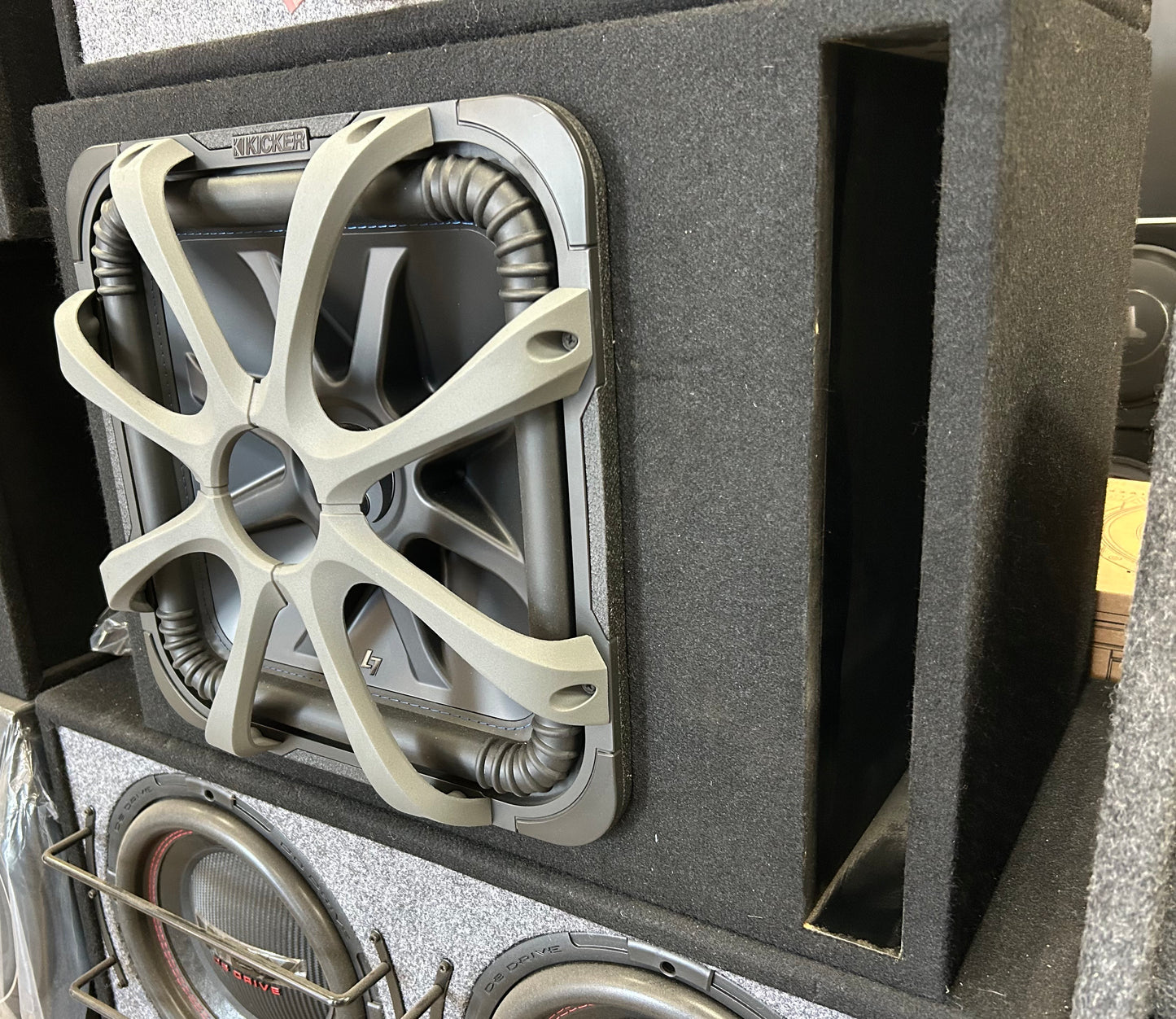 Kicker 15" Solo-Baric L7 Dual 2 Ohm with Grille and Ported Subwoofer Enclosure | PICKUP ONLY | USED