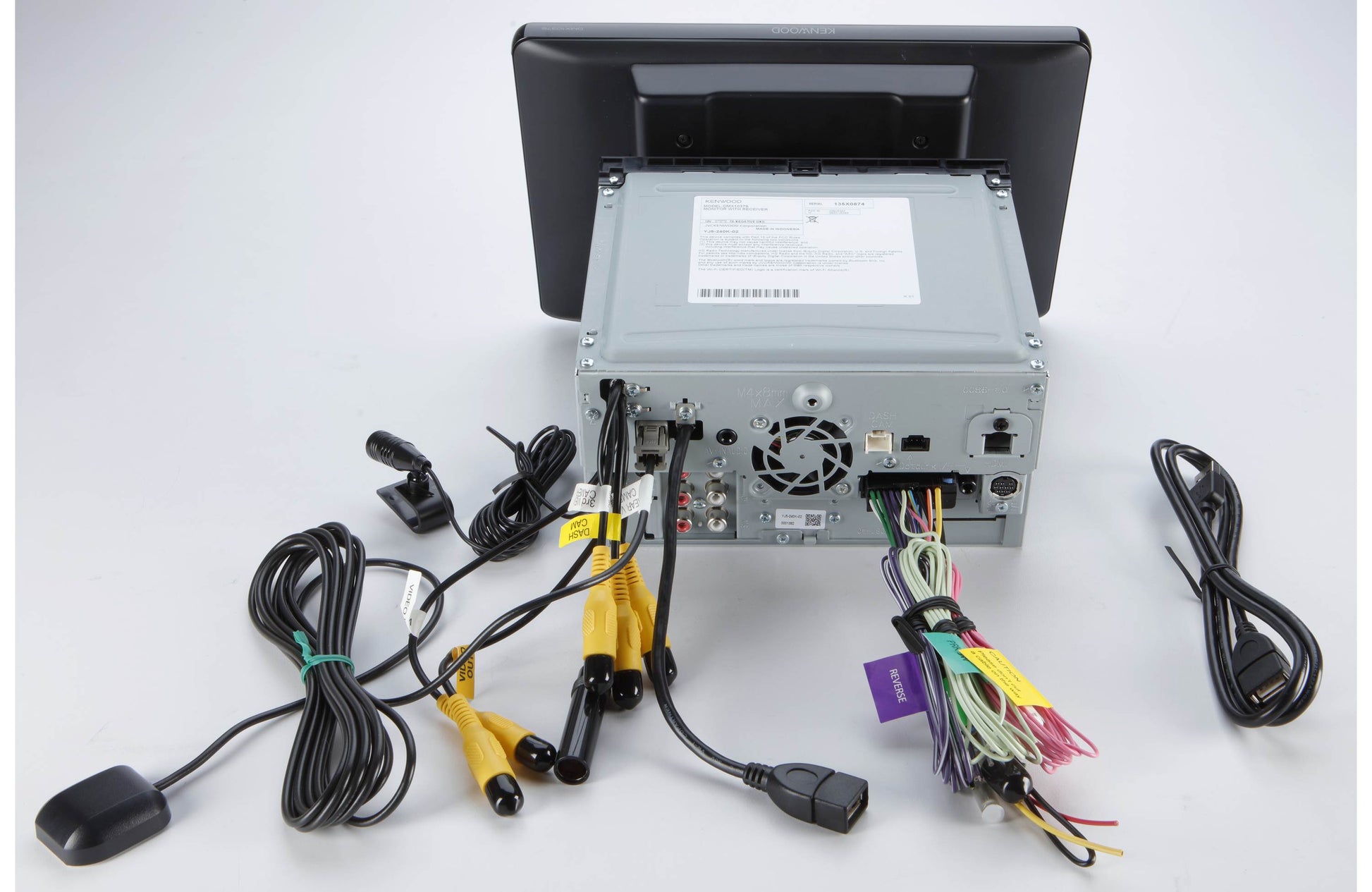 Car stereo system with connected cables