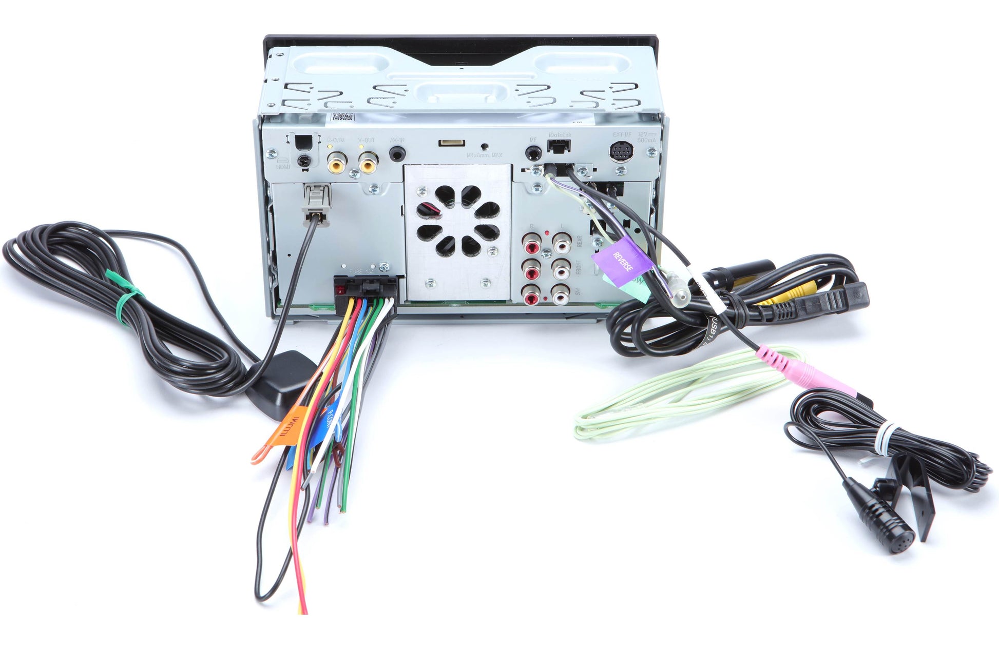 Car stereo system with wiring harnesse