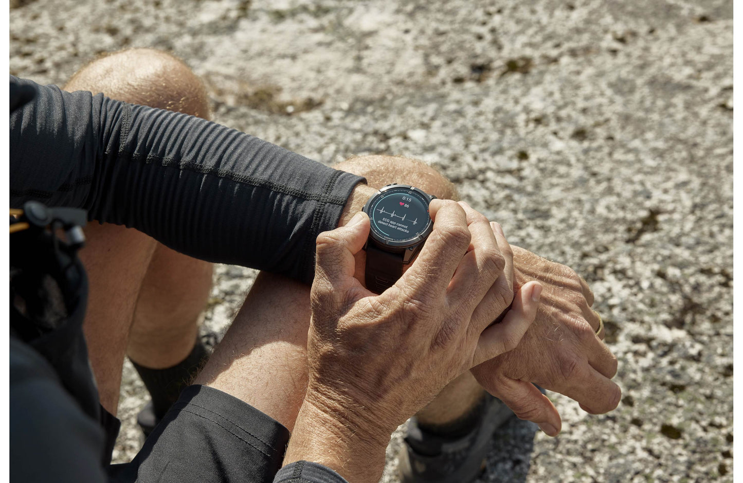 Garmin fenix 8 Pro 51 mm AMOLED (Sapphire, carbon gray DLC titanium with black/pebble gray silicone band)