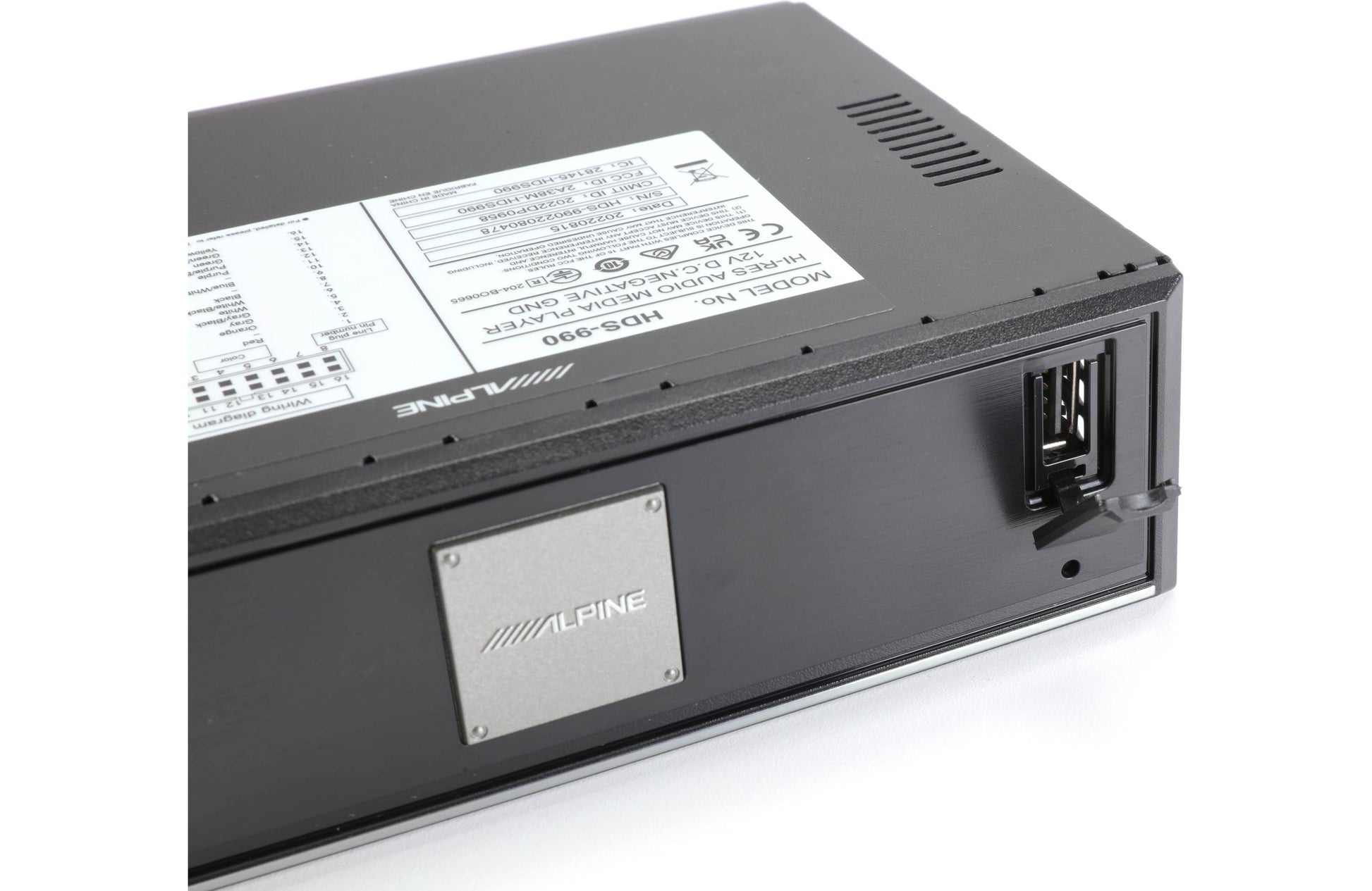 alpine-amplifier-side-panel-ports